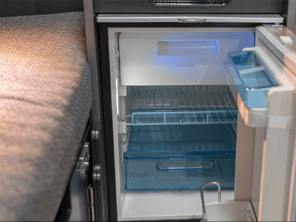 RV C-LHの冷蔵庫